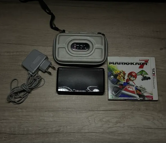 Nintendo 3DS + Mario Kart 7 + Carregador + Estojo