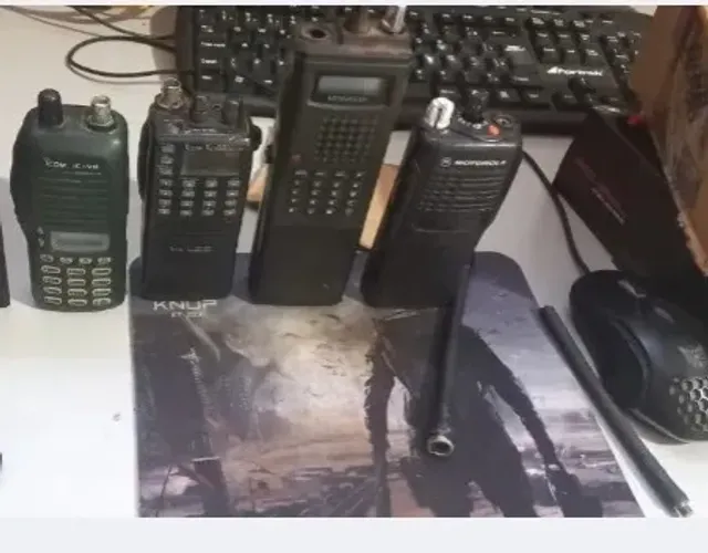 VENDO LOTE OU UNIDADE RADIOS COMUNICADOR COM DEFEITOS