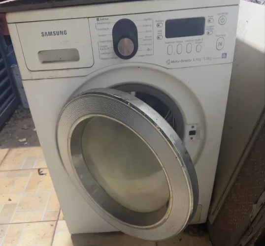 Máquina de lavar lava e seca quente