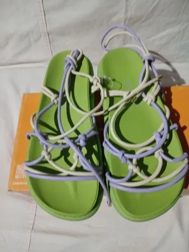 Liquidaçao de sandalias.