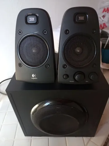 Caixa de som Logitech 2.1 - VENDO