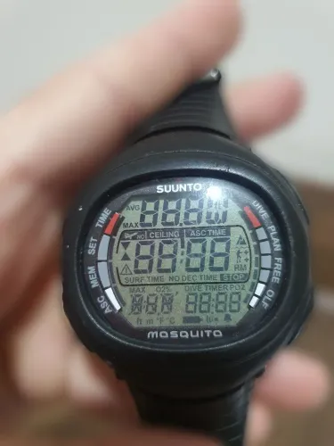 VENDO OU TROCO SUUNTO DIVER 243 (RARIDADE) + BOLSA + PE DE PATO + LANTERNA AQUÁTICA!!!!