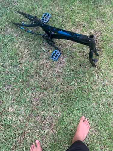 Quadro bicicleta aro 20 com pé de vela