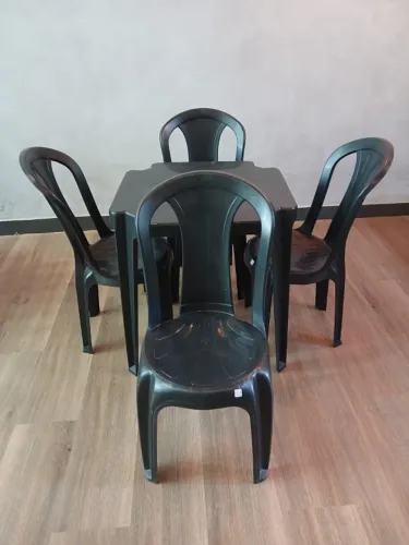 Jogo de Mesa Plástico Branco ou Preto - Oferta