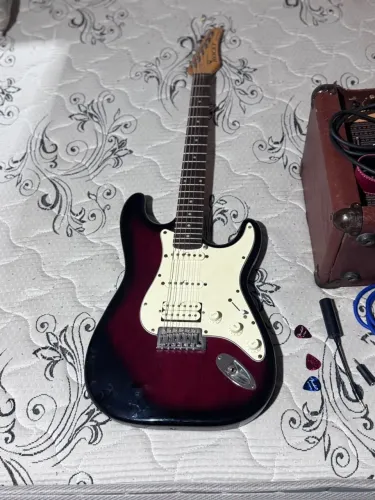 Kit Guitarra Elétrica Rocky + Amplificador 10W + Cabos e Correia - Pronto Pra Tocar