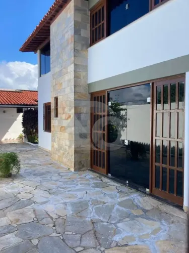 Casa Alto Padrão à Venda na Atalaia com 2 Suítes e Próxima à Praia