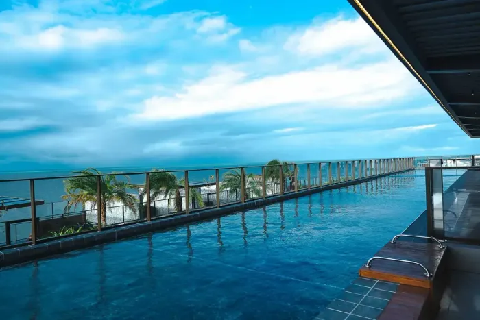 RC Vende Cobertura Duplex Pé na Areia com Ofurô e Vista para o Mar 3 Quartos 2 Suítes no B
