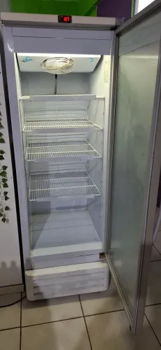 Cervejeira e expositora 530 litros Refrimate