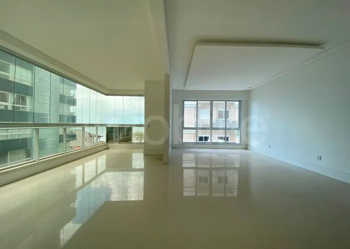 Apartamento no Edifício Cambirela Residence em Itapema.