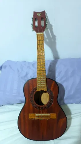 Cavaquinho em mogno - Amauri Luthier