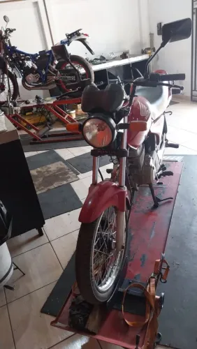 Moto CG 150 Vermelha