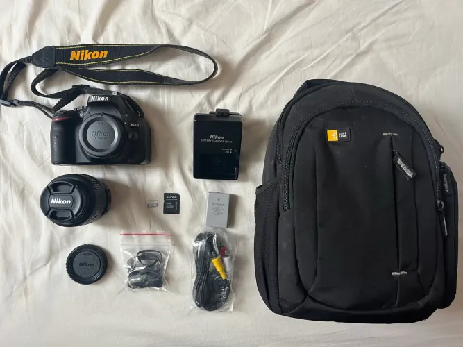 Nikon D5200 com 1884 cliques + SD 16gb + mochila
