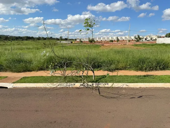 Imóvel para venda tem 327 metros quadrados em Vila City - Paranavaí - PR