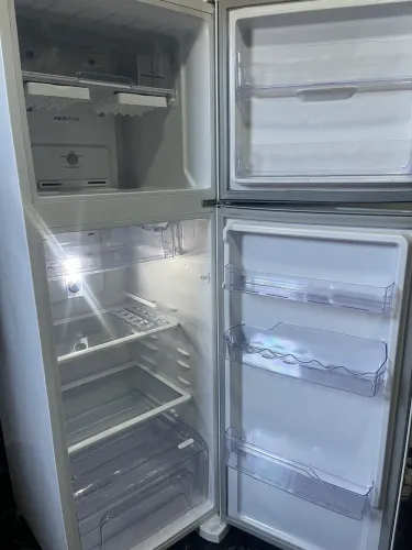 Geladeira frost free 370l