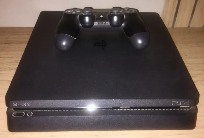Playstation 4 SLIM 1 TB + 2 controles