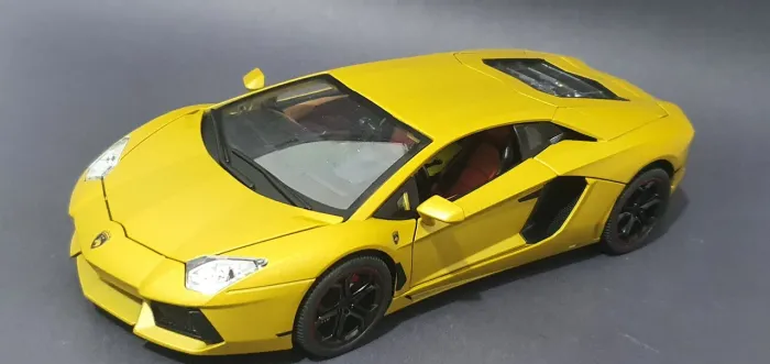Lamborghini Aventador LP700-4 AlloyCar Escala 1:18