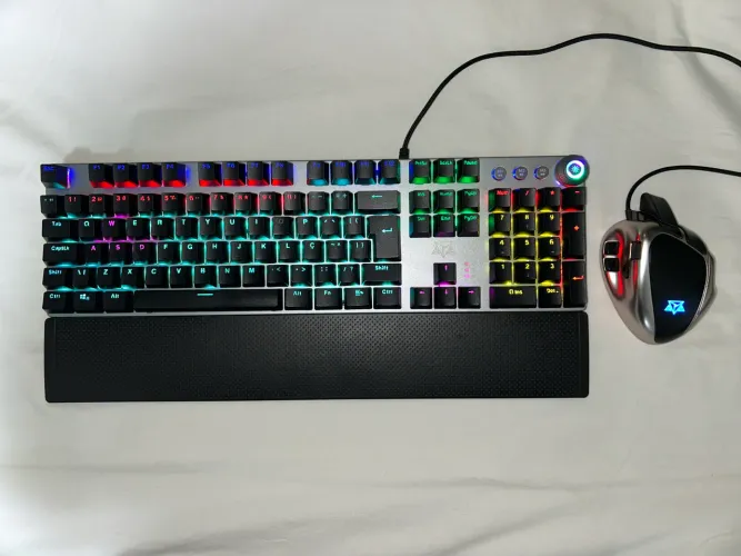 Kit Gamer Adamantiun: Teclado Mecânico Karambit + Mouse Weapon X - Semi Novo