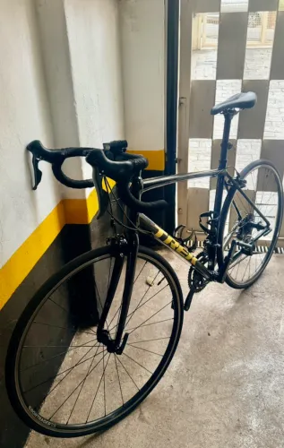 BICICLETA TREK ROAD DOMANE AL 2 - 2022 ALUMINIO - TREK TREK BLACK CARBON SMOKE