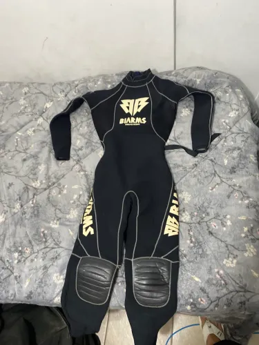 roupa de borracha para mergulho
