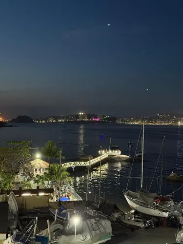 VENDO SUÍTE COM VISTA DA ORLA