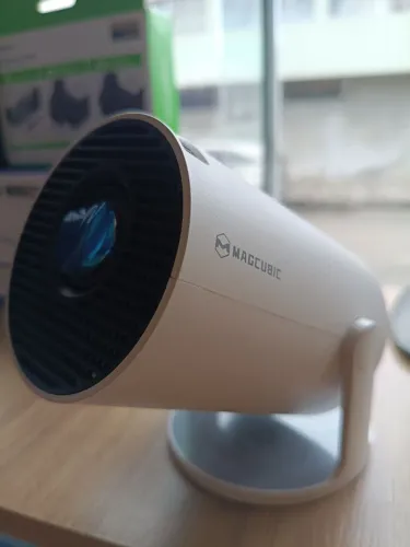 Projetor hy300 com wi-fi Android 130"