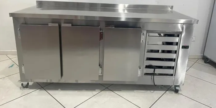 Balcão refrigerado em aço inox