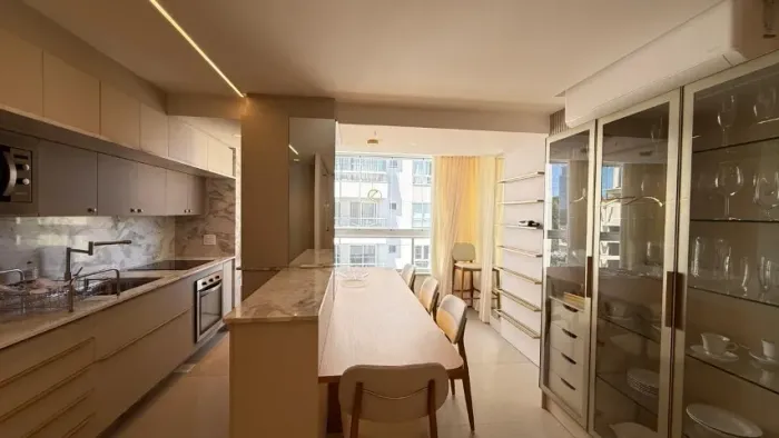 Locação Anual  - Apartamento mobiliado com 2 dormitórios e 1 vaga - Praia Brava 