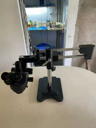 Microscópio Trinocular