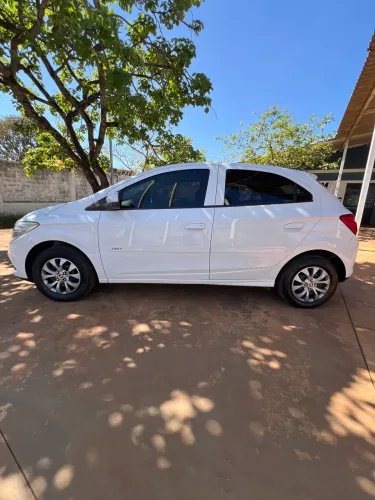 Chevrolet Onix Hatch LT 1.0 8V Flex Power Mec. 4P 2014