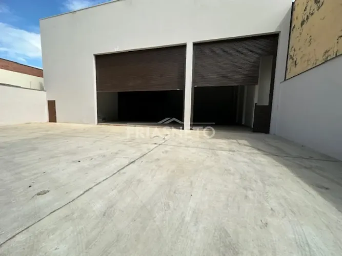 Primeira locação desse ótimo galpão comercial no bairro Castelinho próximo a av Jaime Pere