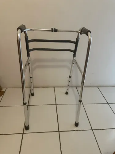 Andador em alumínio adulto da marca MERCUR