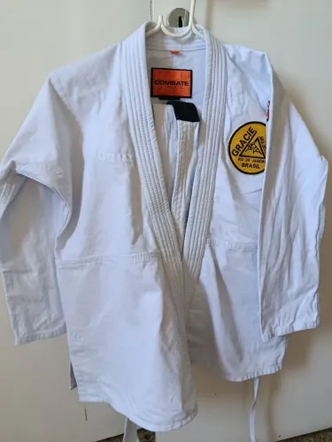 Kimono novinho veste 10 a 13 anos
