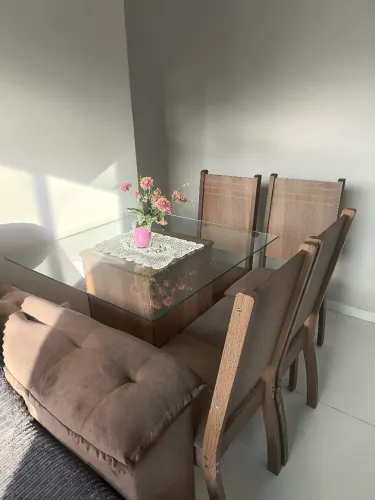 Mesa 4 cadeiras tampo de vidro R$ 350,00
