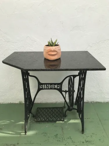 Mesa tampo granito