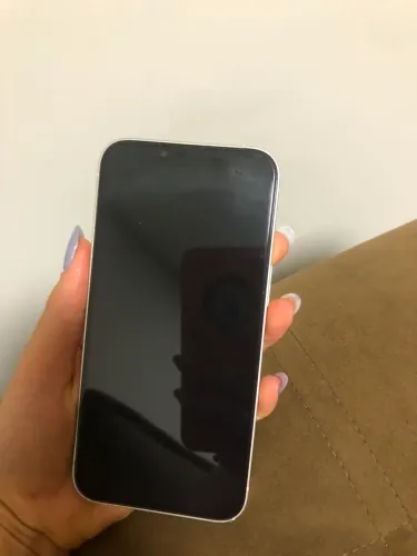 Vendo iPhone 13 128gb, bateria 100% pois já foi trocada mas funcionando 100%