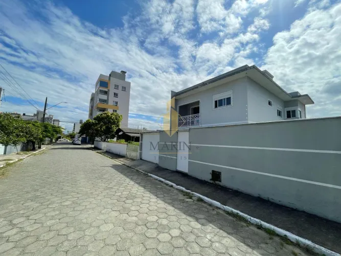 SOBRADO DIFERENCIADO COM TERRENO AMPLOGRAVATÁ NAVEGANTES/SC
