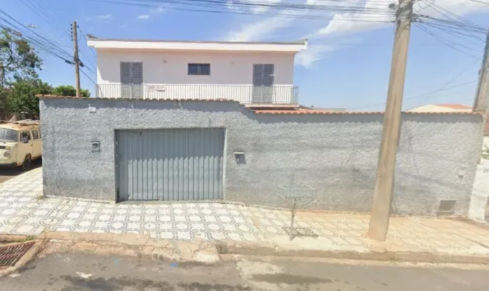 Casa com 146m² de esquina - Vargem Grande do Sul