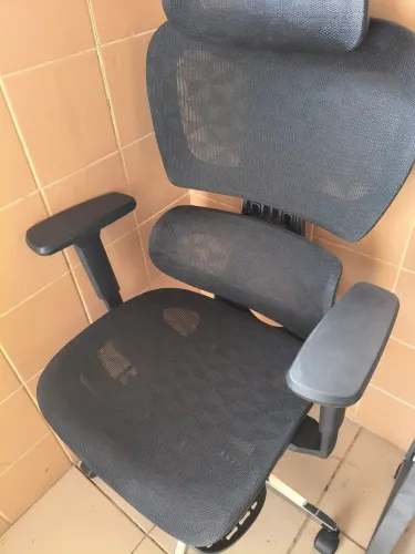Cadeira gamer seminova pra vender logo!