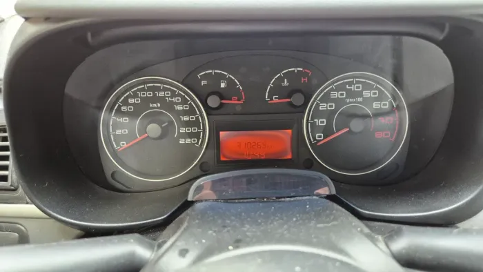 Fiat Punto Essence 1.6 Flex 16V 5P 2011