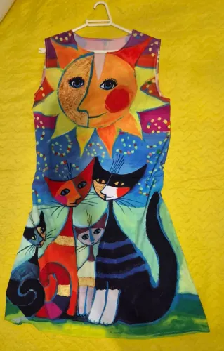 Vestido com estampa de gatos