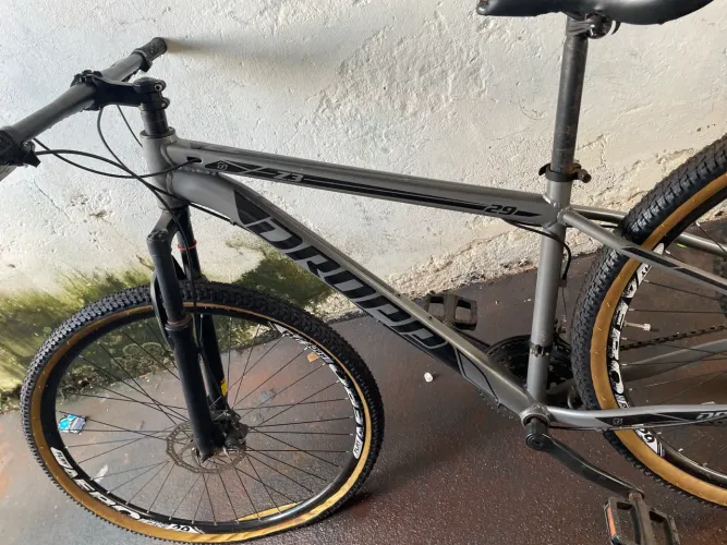 Bicicleta aro 29 precisa mandar arrumar e tá com os freio quebrado