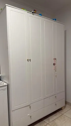 Quarto de Bebê Completo Premium - Berço, Guarda-Roupa, Cômoda, Banheira e Poltrona