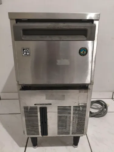 Maquina de fazer gelo