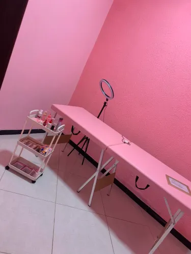 VENDE - SE MACA MALETA DE ESTÉTICA NA COR ROSA BEBÊ NOVA USADA APENAS 1 ÚNICA VEZ.