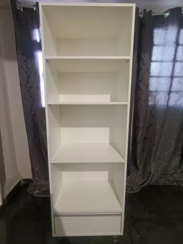 Estante/ armário com gaveta e platereira