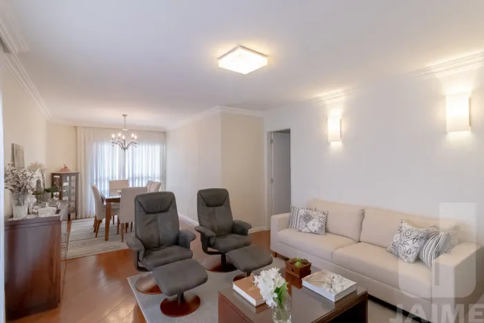Apartamento reformado em Higienópolis.