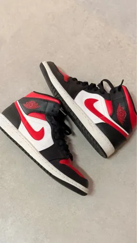 Vendo Nike Air Jordan 1 Mid Bred Toe