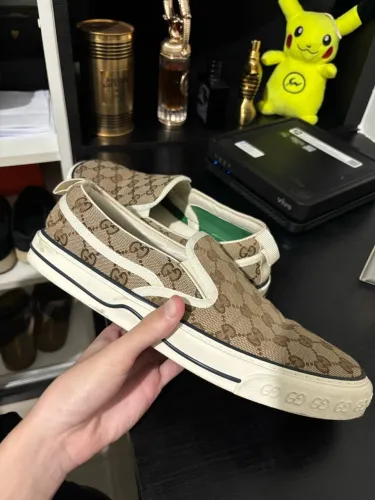 Tênis slip on gucci
