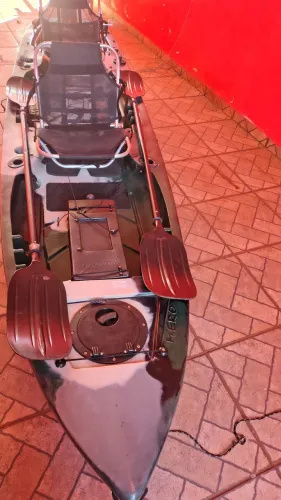 Caiaque Mero Duplo com suporte para motor.