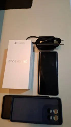 Smartphone Motorola Edge 60 Pro 256GB - Em ótimas condições! Menos de um ano de uso.